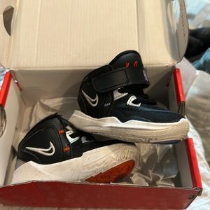 Nike Kylie Infinity -  Black